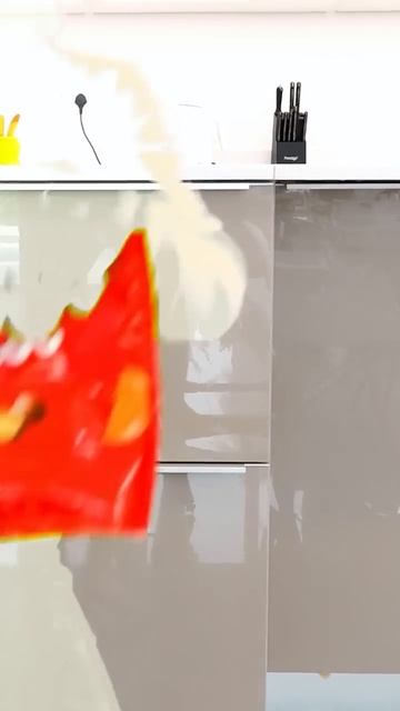 Влад и Ники играют в мантии-невидимке