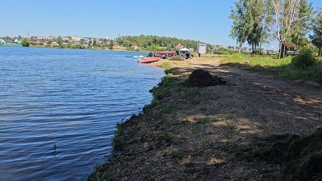 Субботник на городском Пруду.