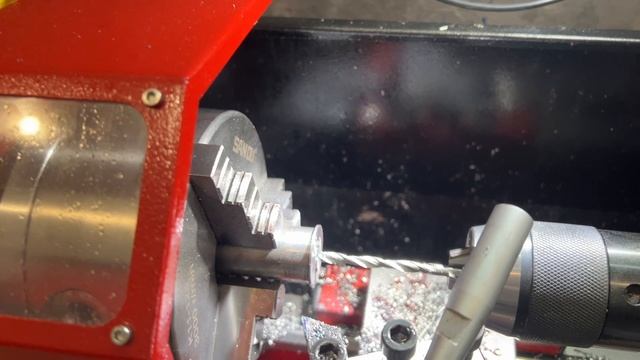 Первые токарные работы. Державка расточного резца