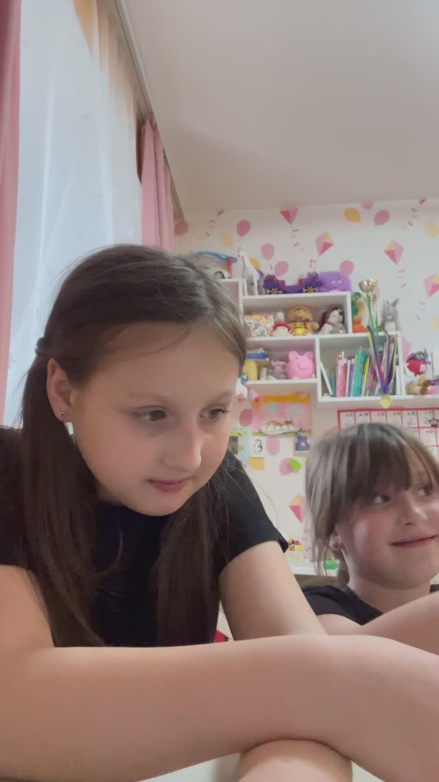 Мы с соней пробуем странные сладости