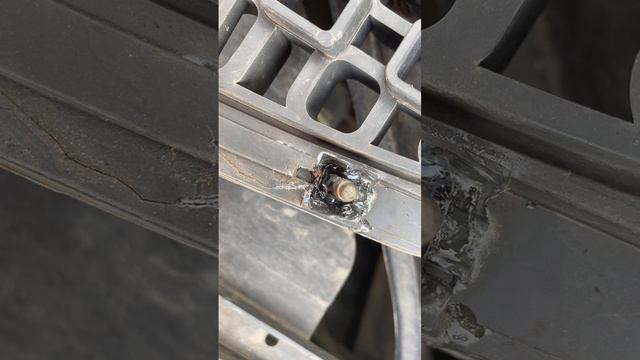 Чем склеить быстро пластик,стекло,дерево,металл.