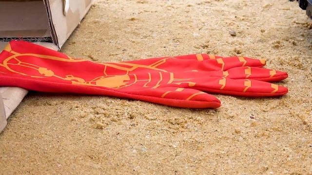 Пожарный автомобиль Полицейский автомобиль видит руку в пещере | BIBO и Игрушки