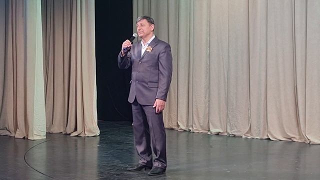 Поет Николай Иванович Ивановский