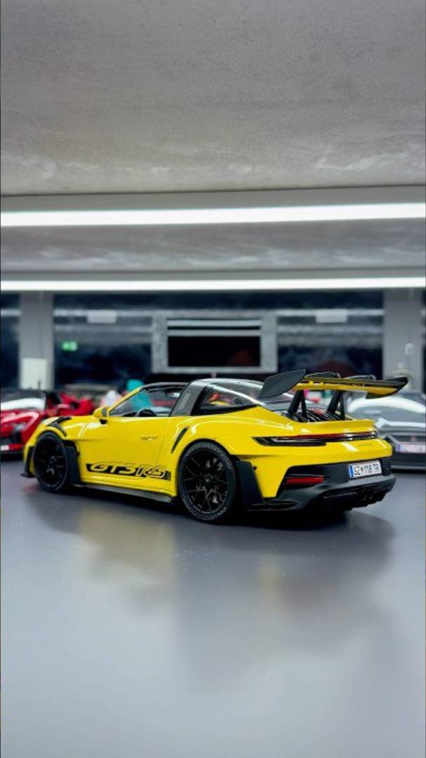 Отпиливаем у машинки крышу и делаем кабриолет