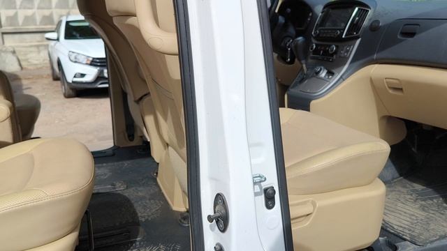 2635 Hyundai Grand Starex 2020г 4wd бежевый салон