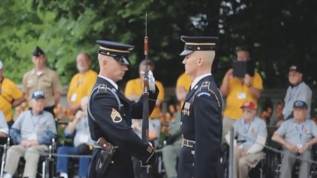 Проверка командира караула - Арлингтонское национальное кладбище