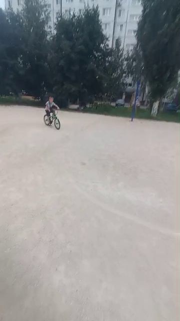 как научится дрифтовать на велосипеде