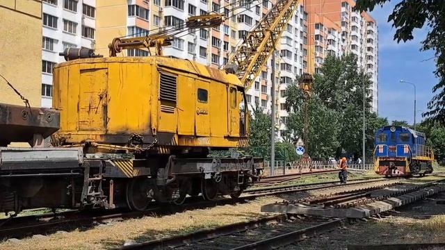 Поезда в центре Краснодара. Работы на жд пути.