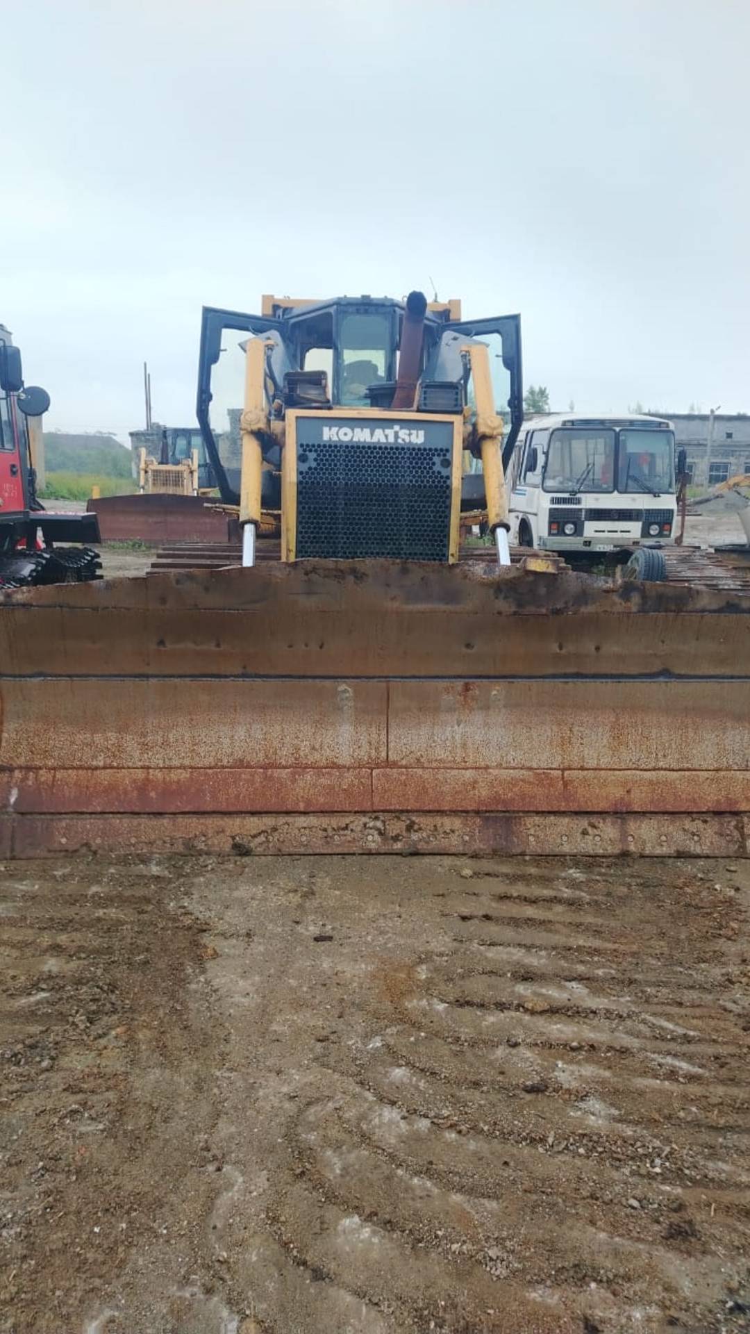 Гусеничный бульдозер Komatsu D65PX