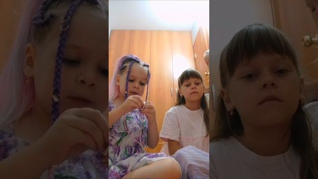 С подругой Теоной снимаем распаковку