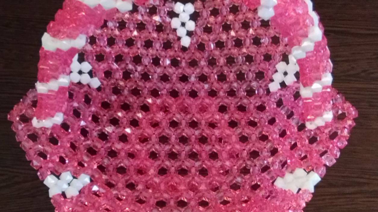 Корзинка из квадратных бусин