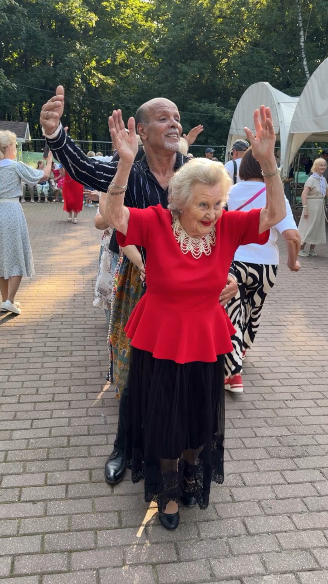 💥Танцующие Сокольники💃 Смотри, что творится 👈#танцы #сокольники #танцплощадка