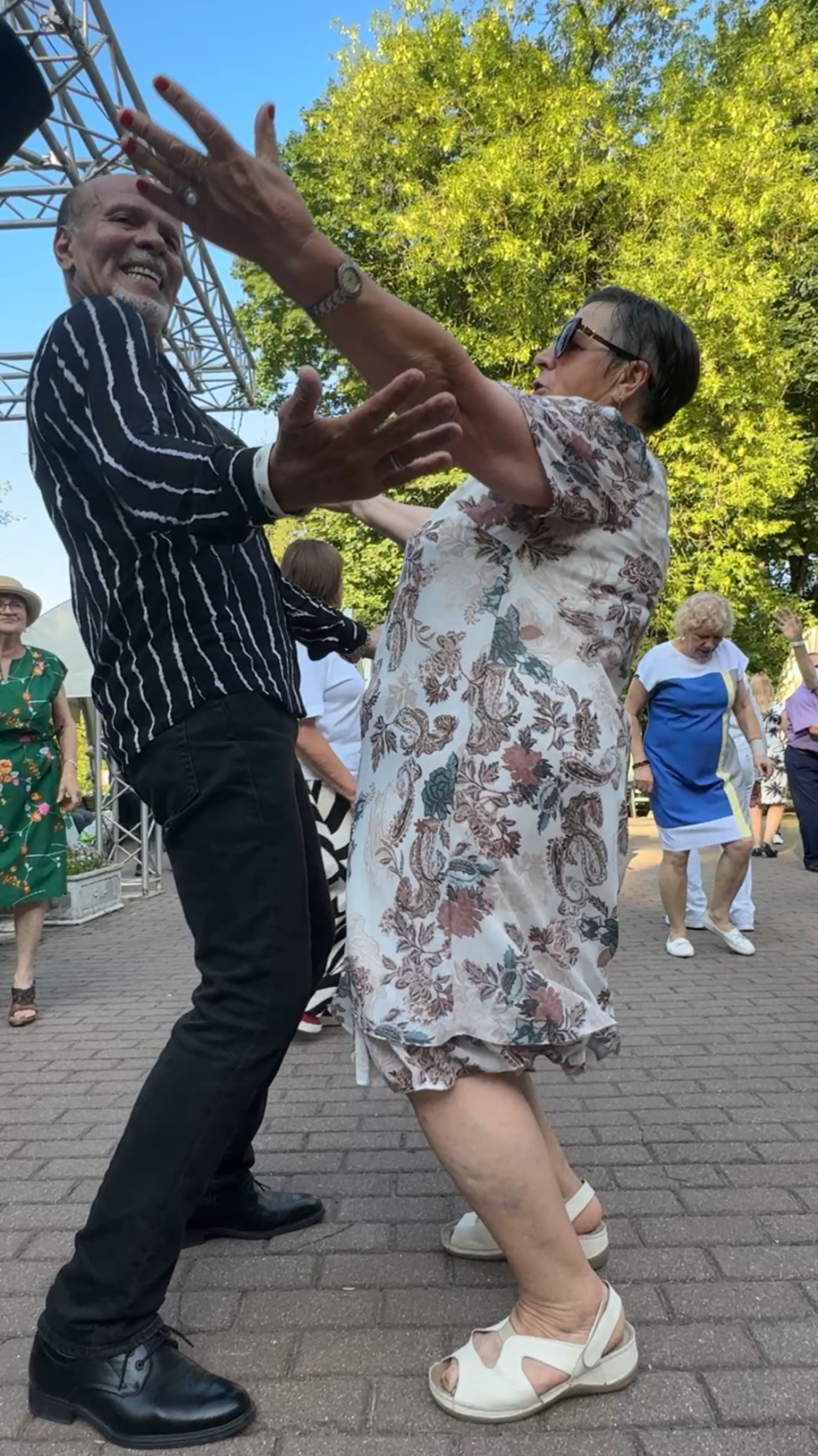 🔥Градус повышается 🔥Смотри, что происходит 💃👍#танцы #сокольники #танцплощадка