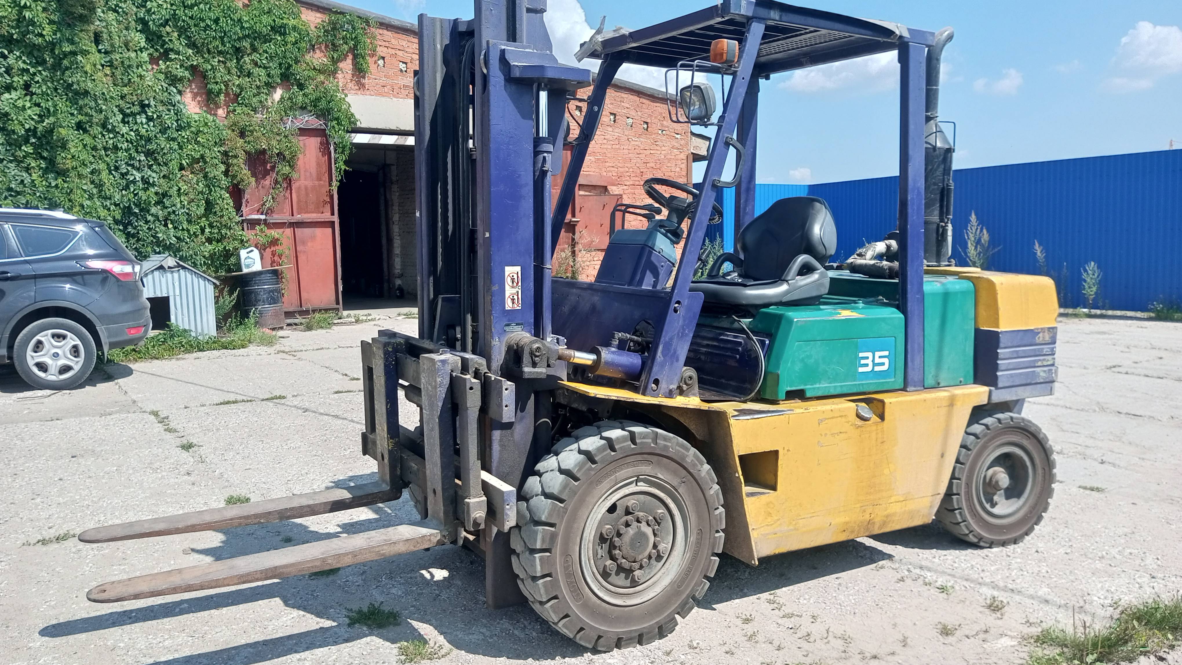 Вилочный погрузчик KOMATSU FD35T-5. Три тысячи м.ч. реального пробега. 1996 года. Сделано в Японии.