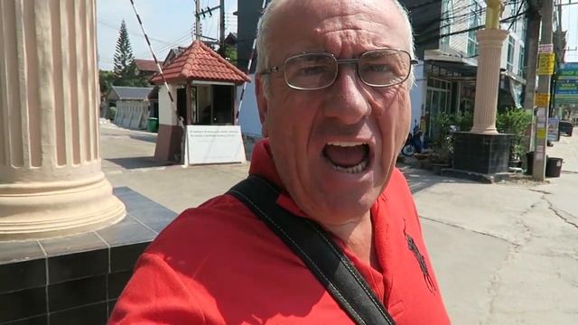 🇹🇭 PATTAYA, EAST SIDE FOOD REVIEWS OF 2 BARS!