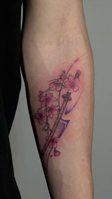 Жара спадает- записывайся на сеанс! Но не забывай пользоваться Spf каждые два часа🤍 #tattoo #тату