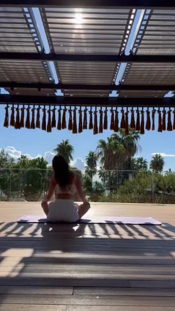 Практика йоги на отдыхе . В таком месте готова практиковать каждый день