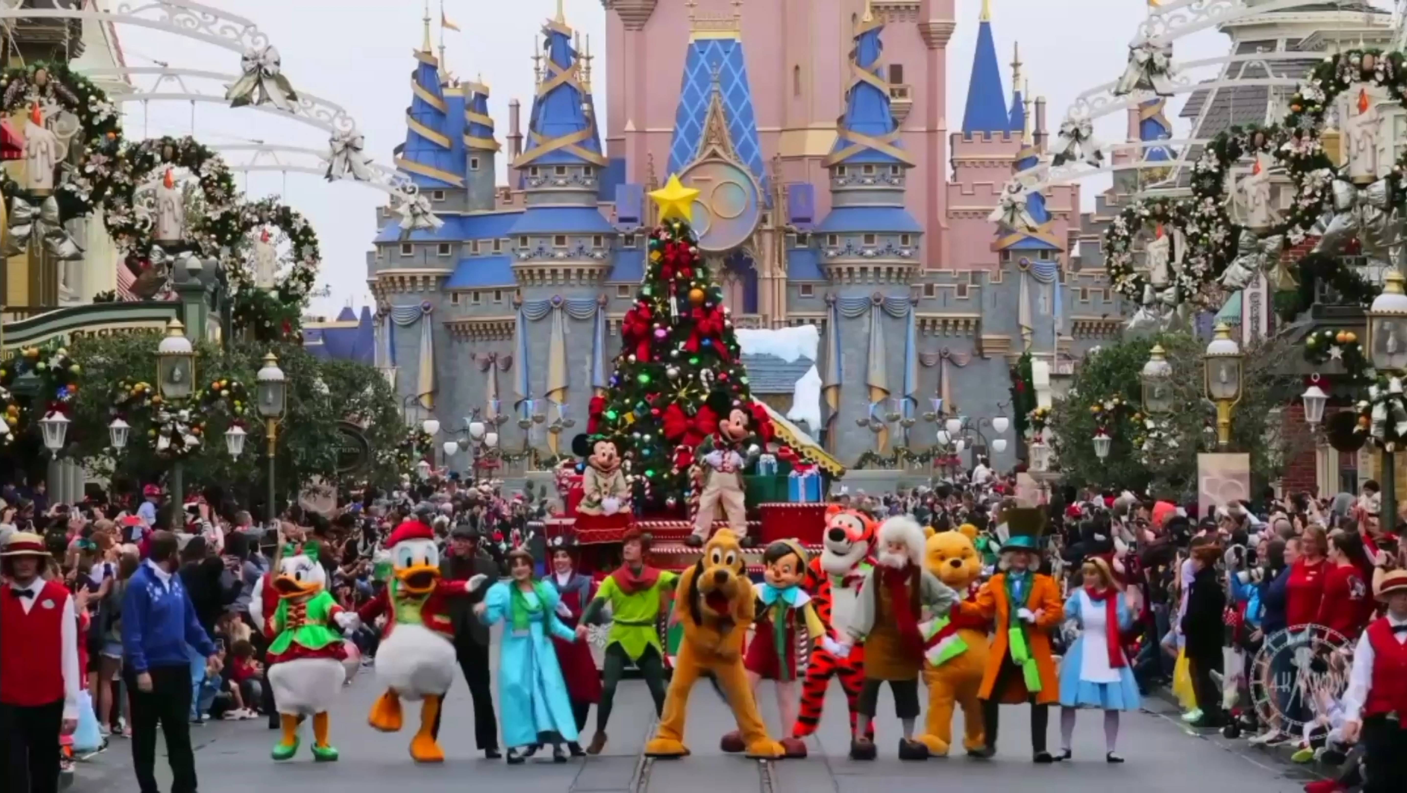 Если с другом вышел в путь - парад мультгероев Диснея в Диснейленде