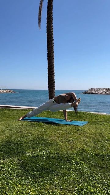 Йога в Rixos Sungate