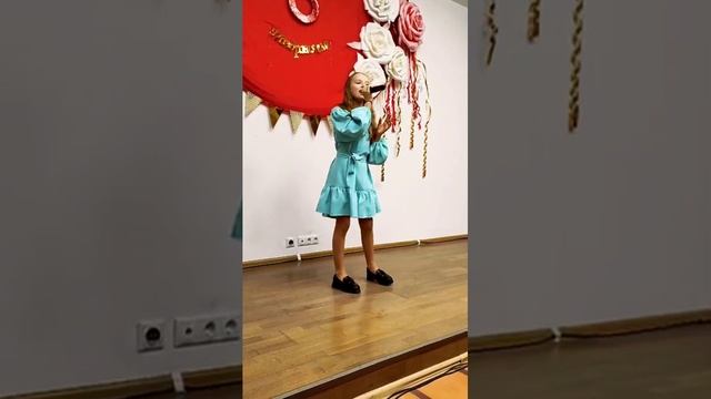 Соло на воздушной гитаре!