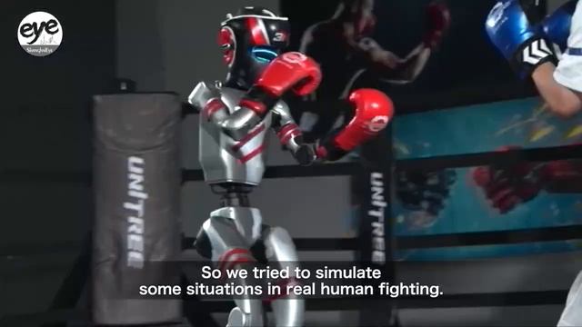 Роботы дерутся на ринге. Вставка WAIC 2025