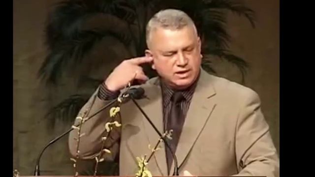 Сейчас Бог стучит в твоё сердце, чтобы дать тебе счастье