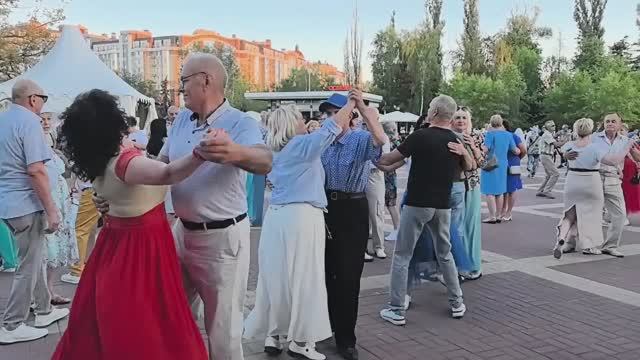 Вальс, лезгинка, боевые плясы