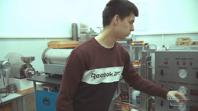 Обзор компактного CO2 экстрактора закрытого типа объемом с рабочей колонки 3л.