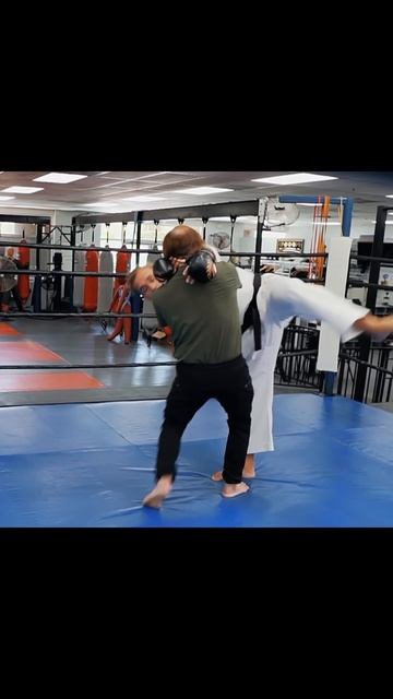 Работа в клинче Бенни Уркидес