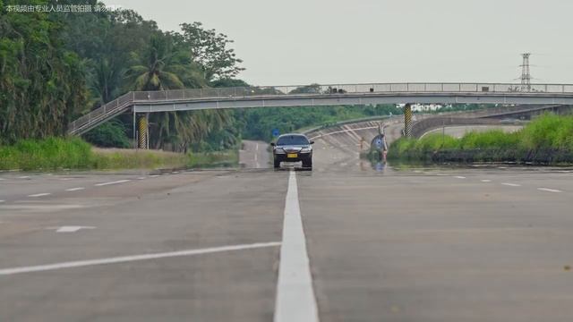 1 + 📹 Xiaomi SU7 Ultra (1548 Hp) Drifts Through City Streets – Epic Cinematic Footage → 👤