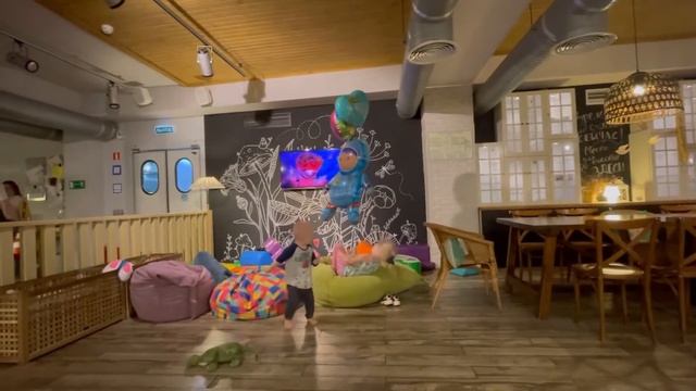 Променад по Новороссийску (набережная, кафе, чужая свадьба)