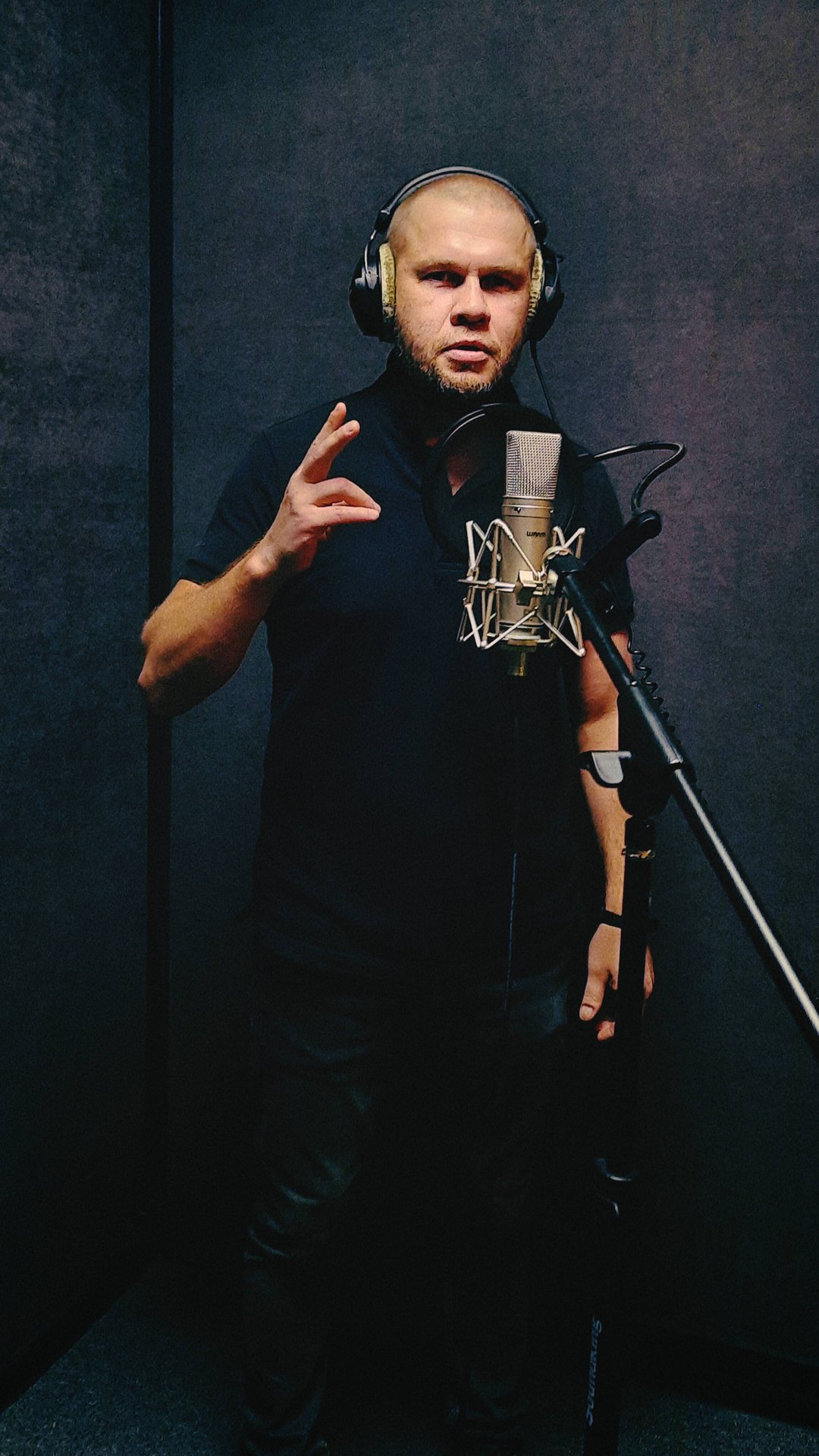 В садах яблоней цвет (Вячеслав Безверхних).