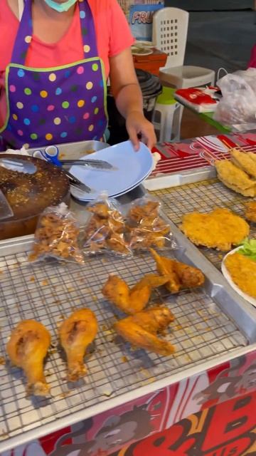 KFC по Тайски  нууу что, съедобно и без последствий! #кфс #тайланд #жаренныекрылья #уличнаяеда