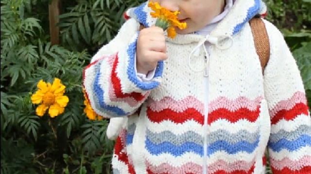 Детская вязаная курточка