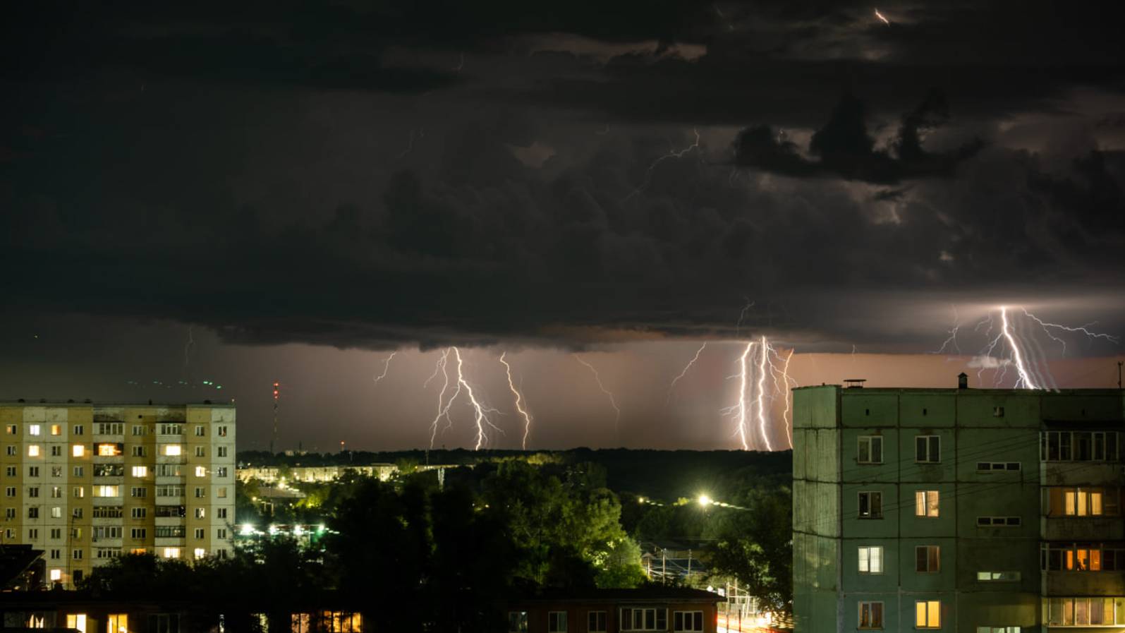 Гроза с дождем 27 июля 2025