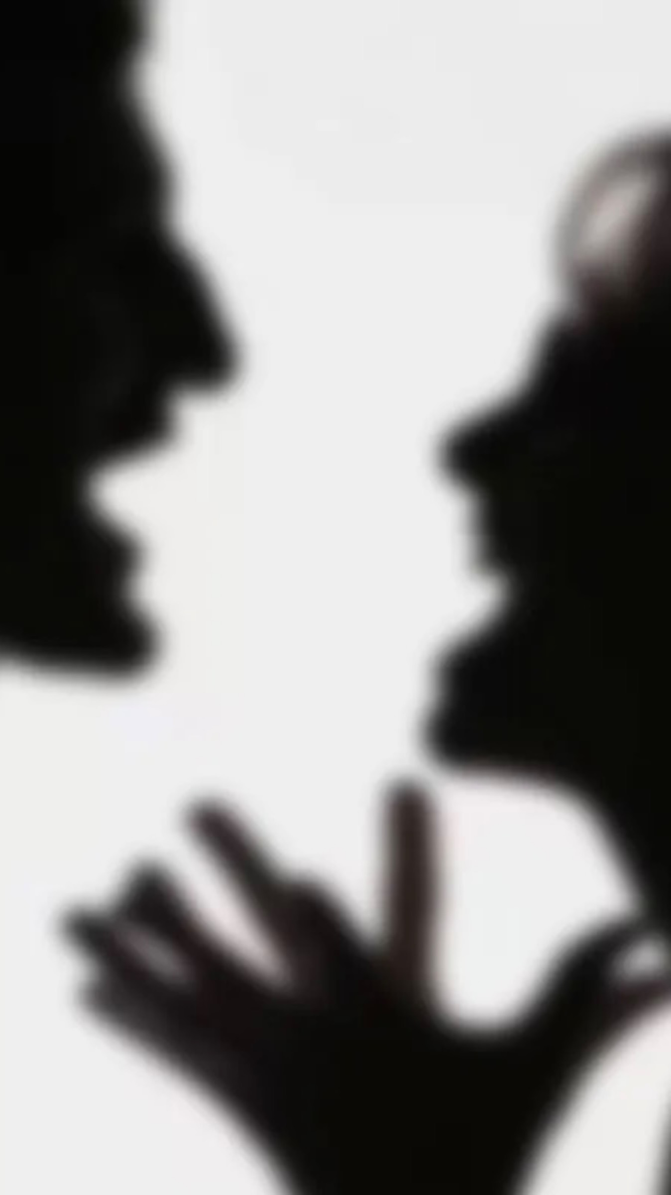 Дом - это тыл. Но что, если он превращается в поле боя?