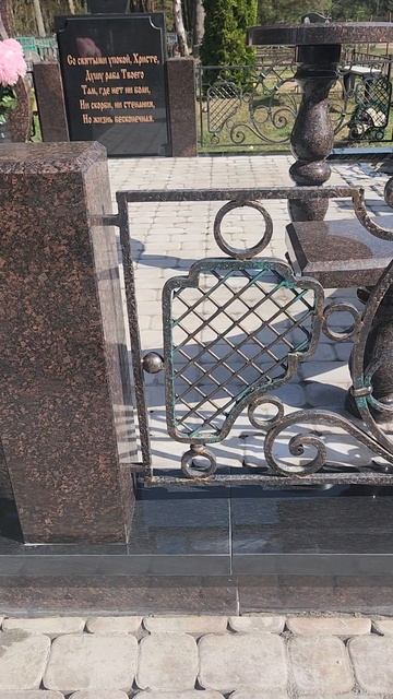 Памятник эксклюзивный по индивидуальному проекту.