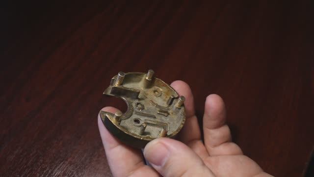 Восстановление антикварного навесного замка