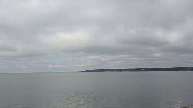 далеко живёт