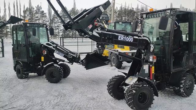 Погрузчик ER1000 работа с вилами