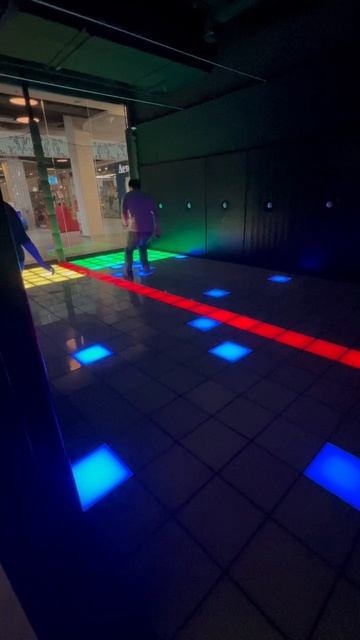 Pixel Quest - игры на световом полу