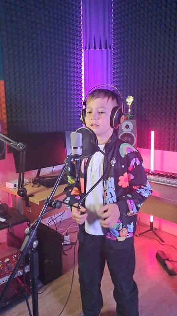 На записи песни