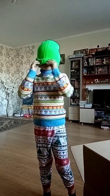 Превратилась в мальчика. Где вход в пяторочку?