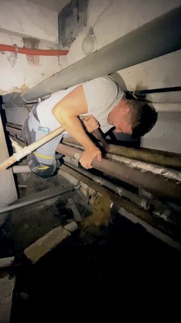 Сервисные инженеры в подземных лабиринтах