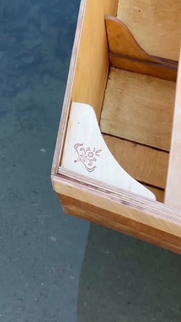 Декоративное оформление лодки из фанеры