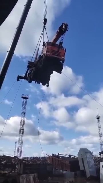 автокран в большой бак 2)))