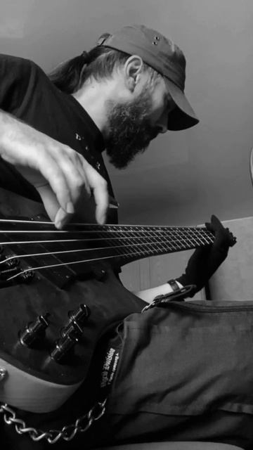 Бесплодная земля, партия баса, Крон!