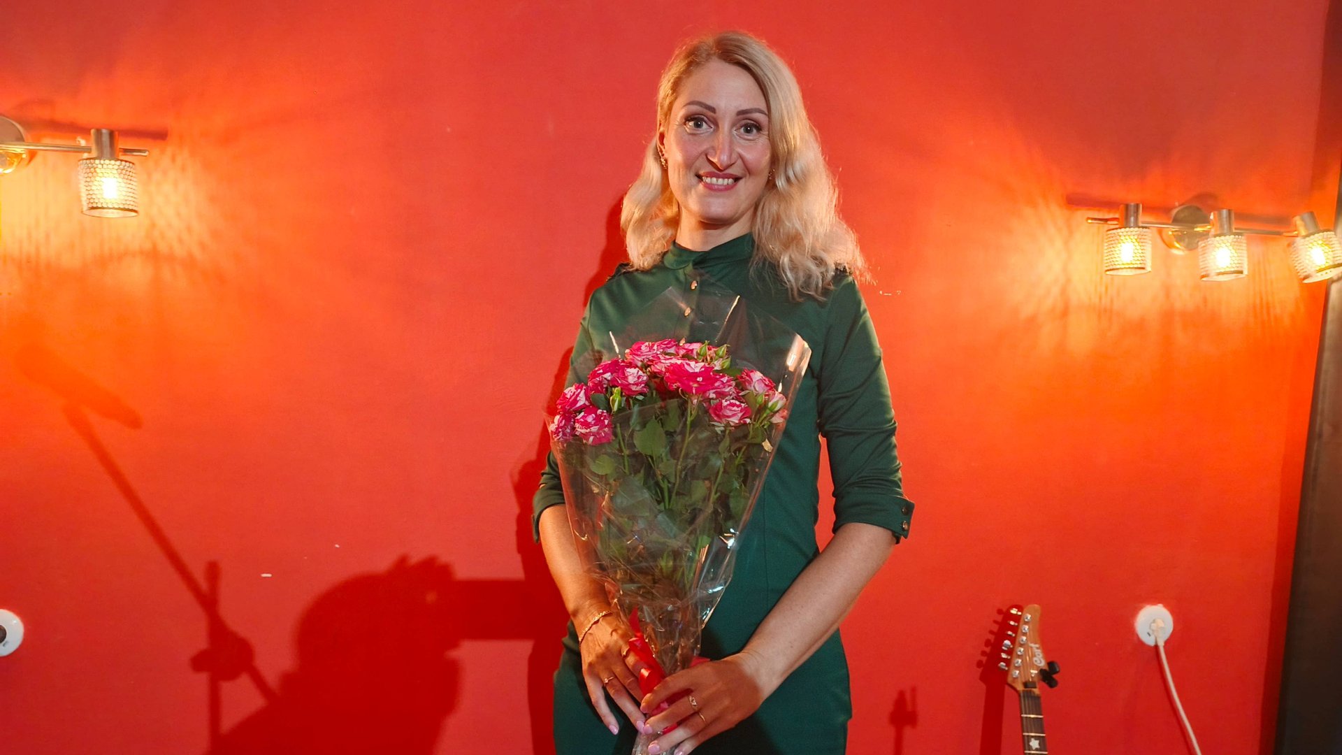 Солист гр.Рок-ТуСа Александр Митюшин на Дне Рождения Евгении Неструевой в кафе Суп с Котом г.Тула