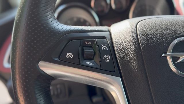 Opel Astra GTC 2012 1.6 MT