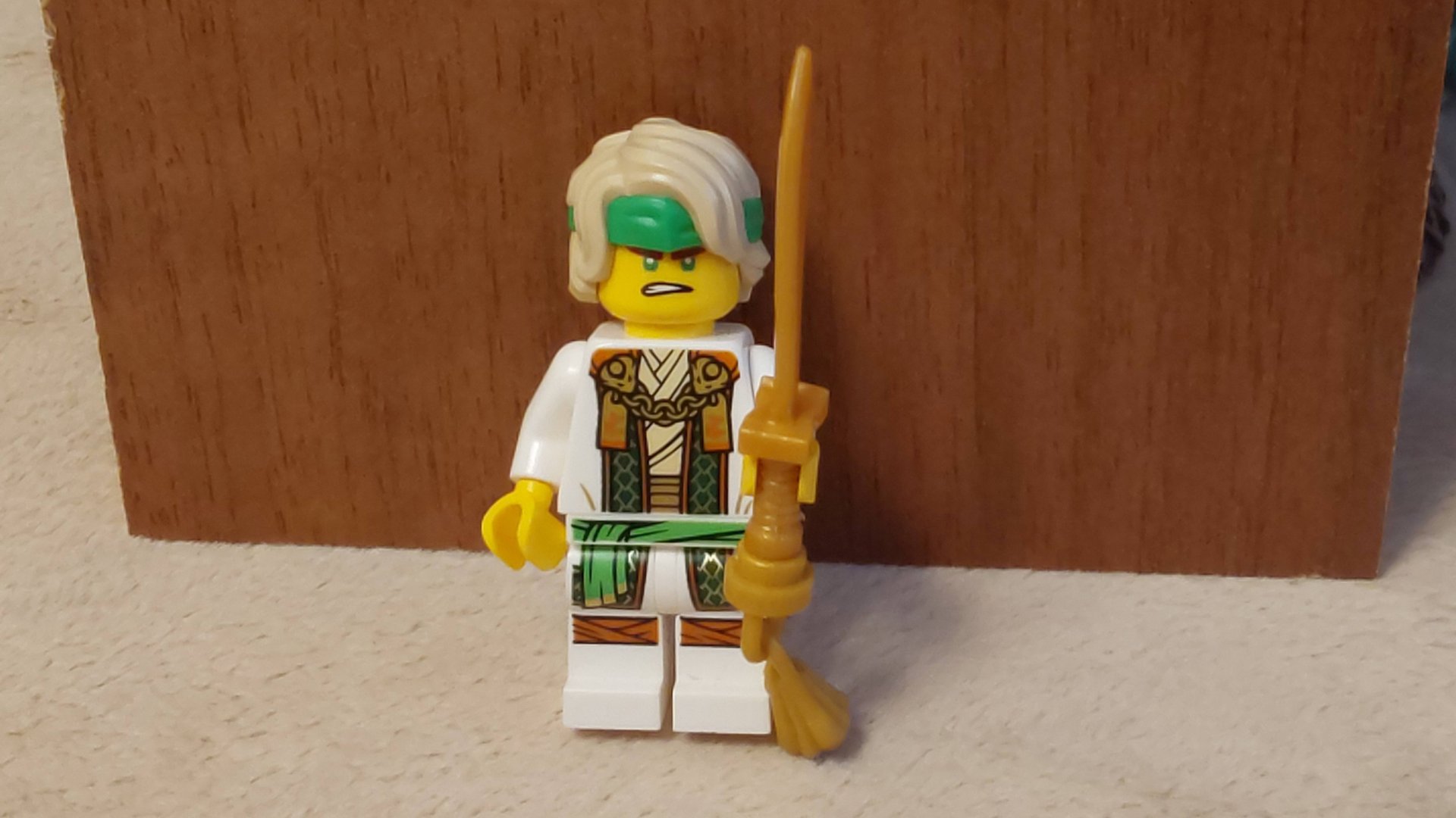 Обзор на фигурку лойда